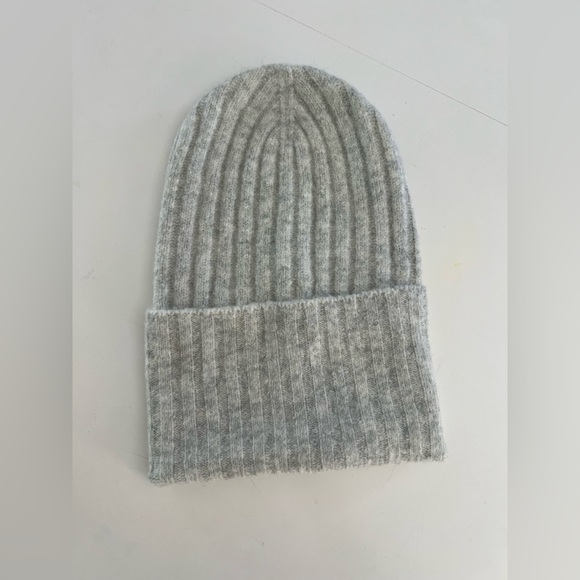 Maeve by Anthropologie Street Style Ribbed Grey Soft Folded Cuff Knit Beanie - Picture 4 of 7